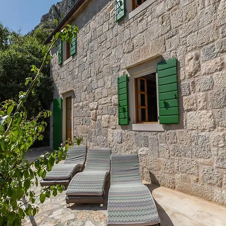 Amazing In Omi With Private Pool