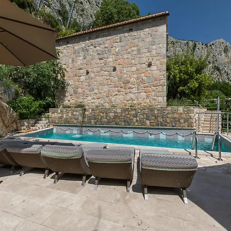 Amazing In Omi With Private Pool